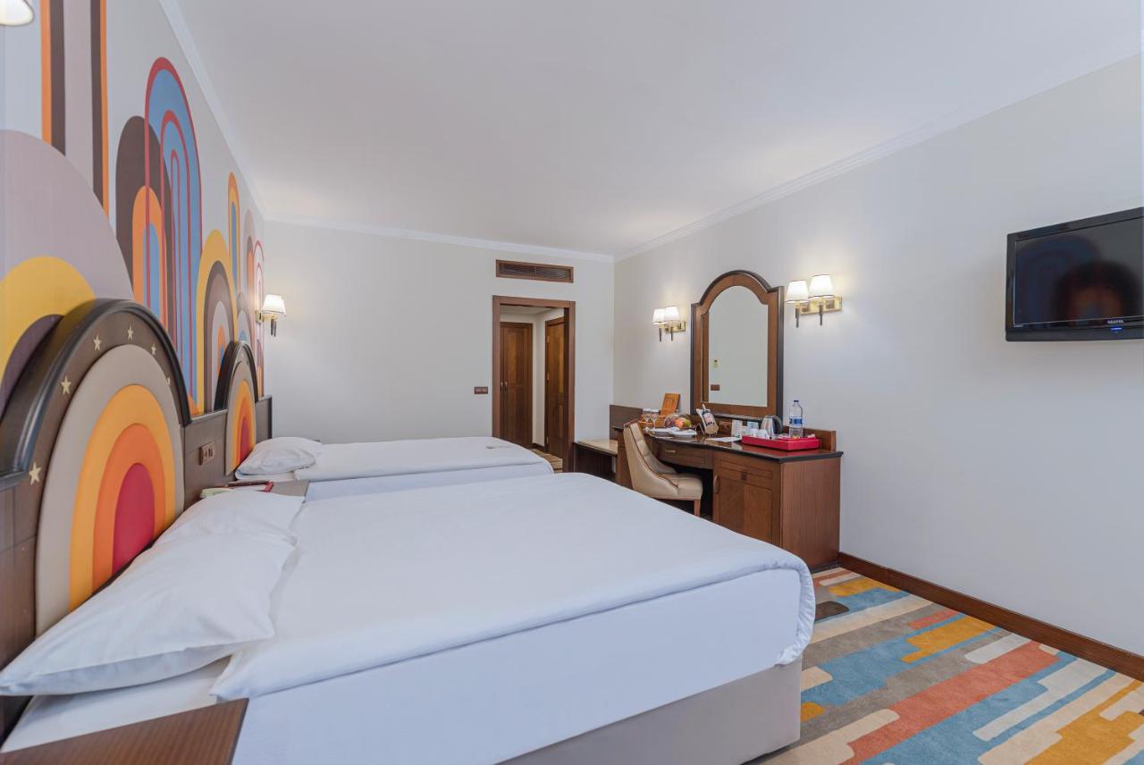 Megasaray Westbeach Antalya Ngoại thất bức ảnh A room at the hotel