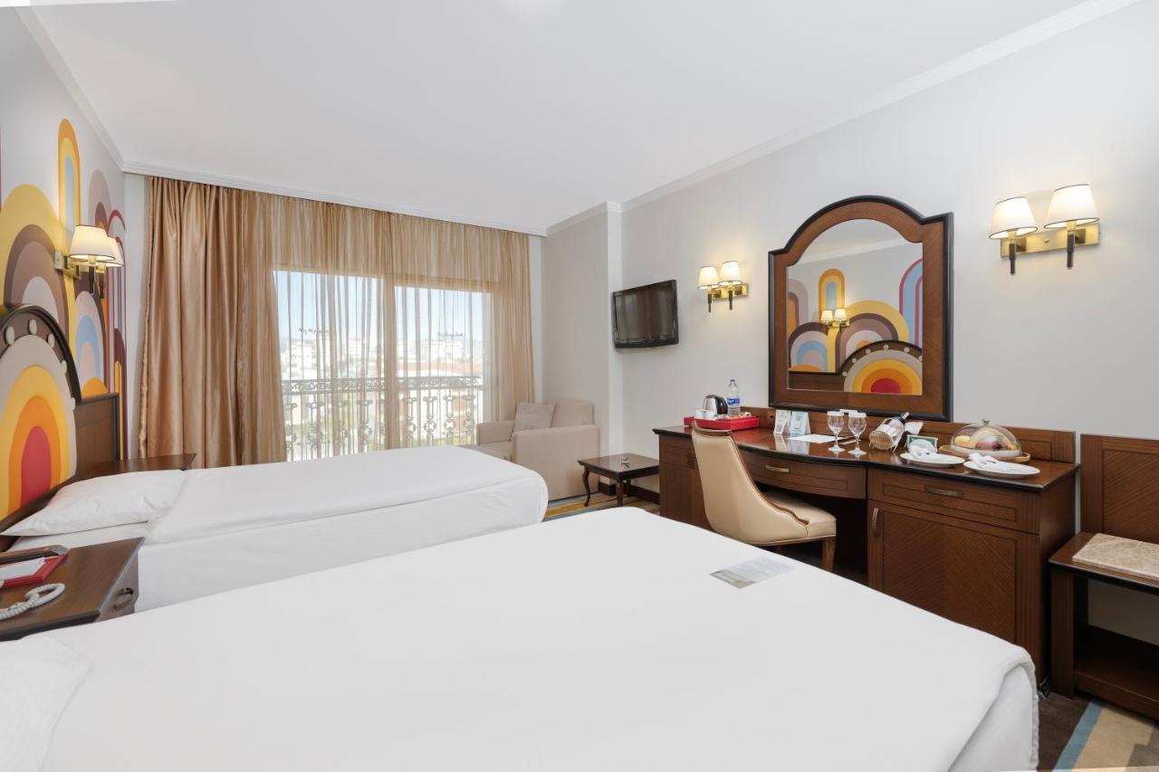Megasaray Westbeach Antalya Ngoại thất bức ảnh A room at the hotel